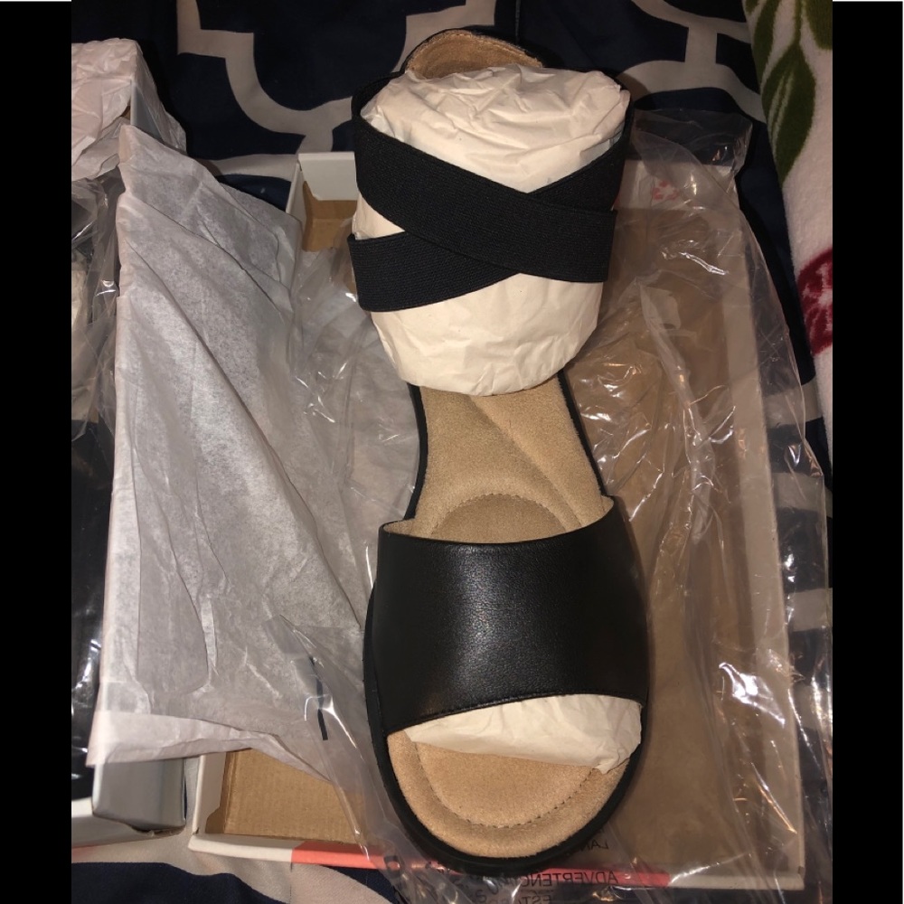 Black naturalizer sandals